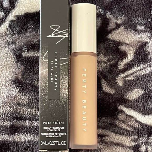 Fenty 230 Pro Filt'r Instant Retouch Concealer - Picture 4 of 5